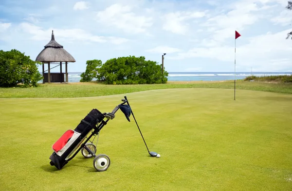 Golfplatz an der Küste — Stockfoto
