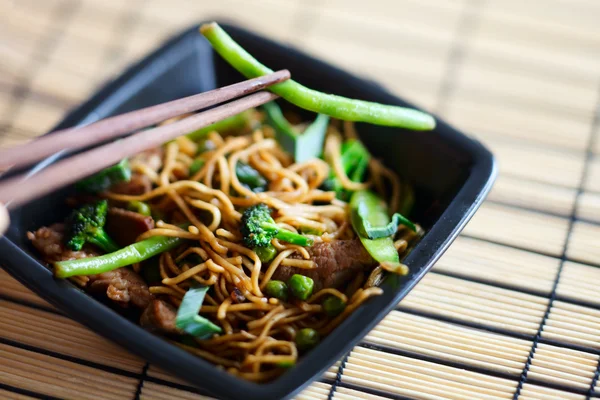 Délicieux wok de viande — Photo