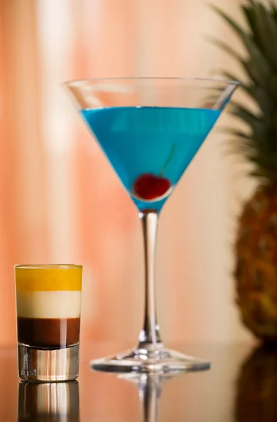 Schuss Und Betty Blue Cocktail Fokus — Stockfoto