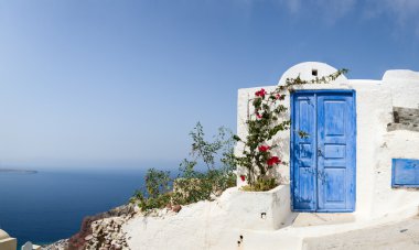 Hiçliğe açılan kapı. Yunan adası Santorini 'nin sembollerinden biri.