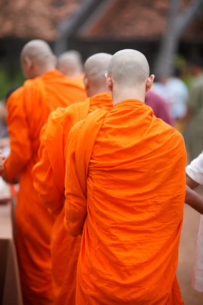 Närbild Grupp Unga Buddhistiska Munkar — Stockfoto