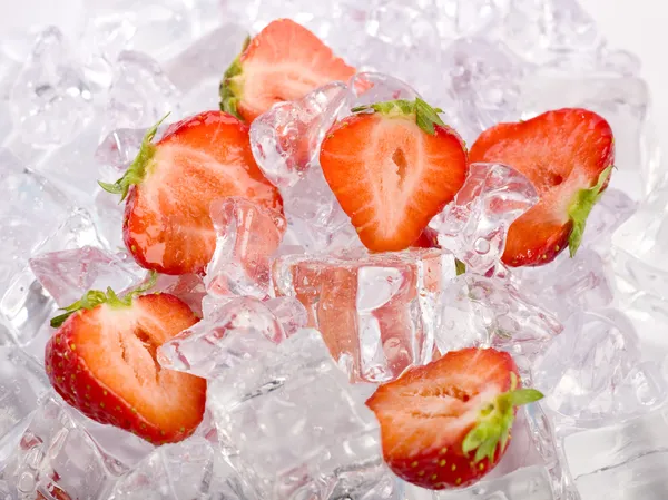 Eis-Erdbeeren — Stockfoto