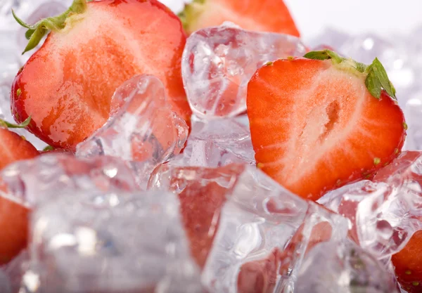 Eis-Erdbeeren — Stockfoto