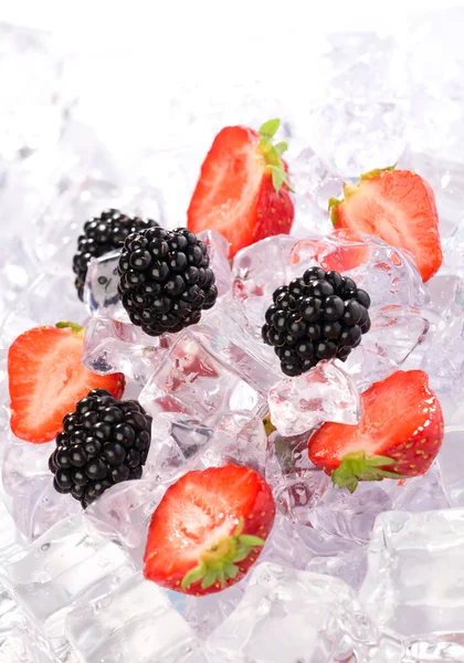아이스 딸기와 블랙베리 — 스톡 사진