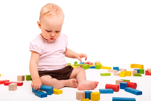 Menina brincando com blocos — Fotografia de Stock