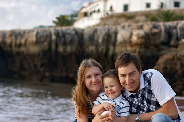 Família Feliz Três Divertindo Livre — Fotografia de Stock