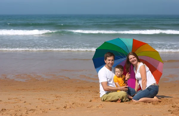 Rodinná zábava na pláži — Stock fotografie