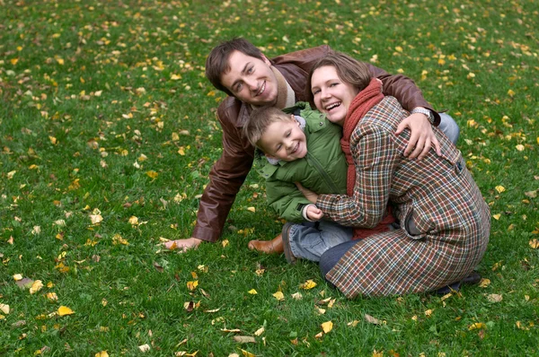 Familia feliz de tres — Foto de Stock