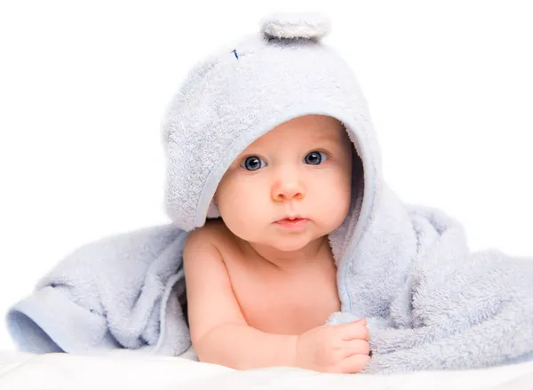 Bébé en serviette de bain — Photo