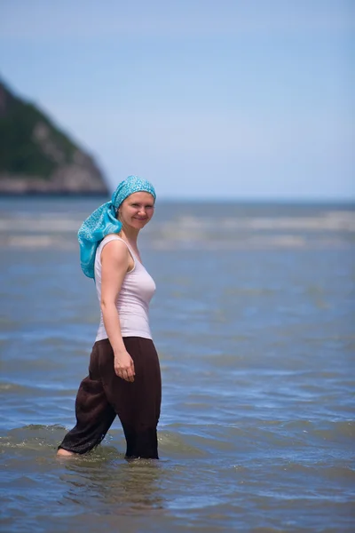 Woman at beach — Stock Photo, Image