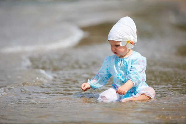 Bébé à la plage — Photo