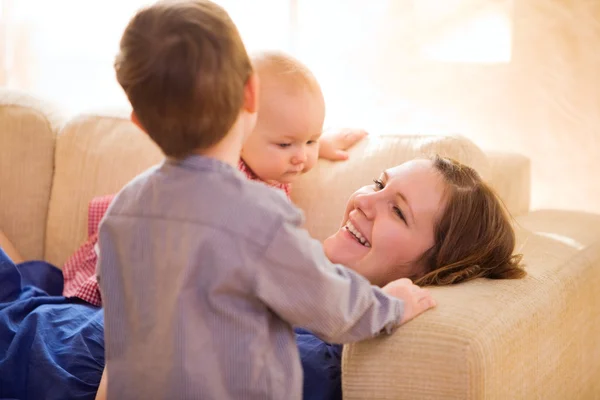 Щасливі материнство — стокове фото