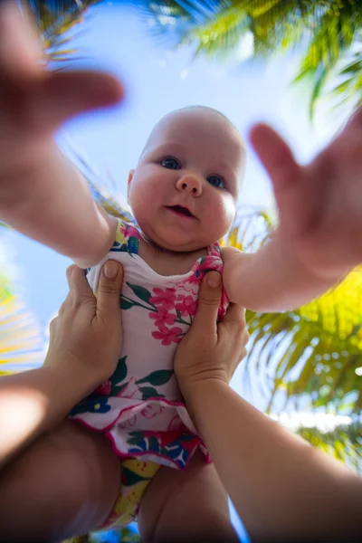 Bebé Niña Meses Vacaciones País Tropical —  Fotos de Stock