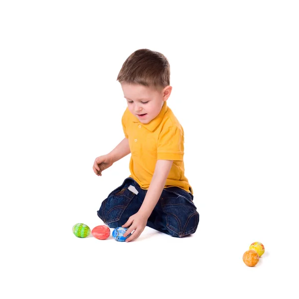 Hrát s velikonočními vejci — Stock fotografie