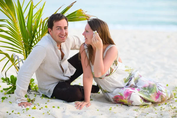 Couple Romantique Sur Plage Tropicale Sable Blanc — Photo