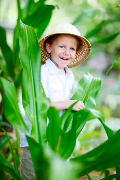 Porträt Eines Niedlichen Kleinen Jungen Mit Safari Hut — Stockfoto