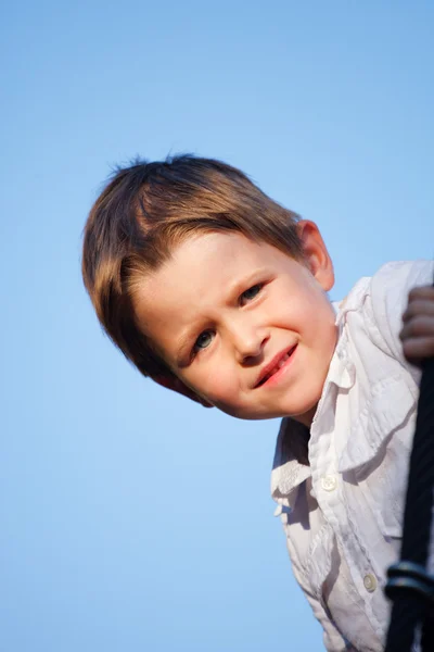 歳の少年が演奏屋外のライフ スタイルの肖像画 — ストック写真