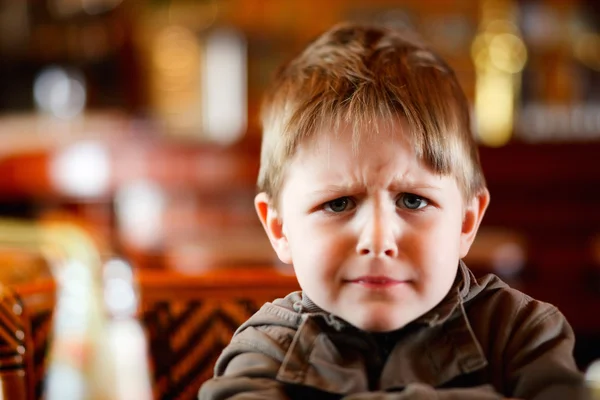 Lebensstil Porträt Eines Jährigen Wütenden Jungen — Stockfoto