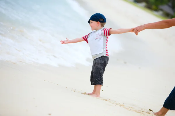 Szczęśliwy Ojciec Syn Plaży — Zdjęcie stockowe