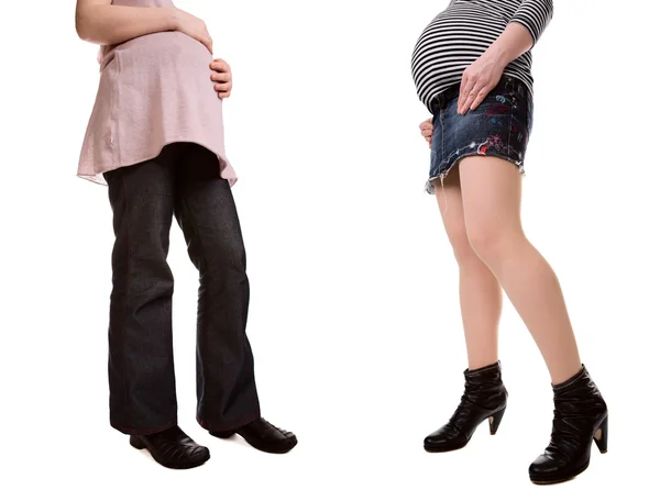 Wysokie Obcasy Płaskie Buty Podczas Ciąży Dwie Kobiety Ciąży Czat — Zdjęcie stockowe