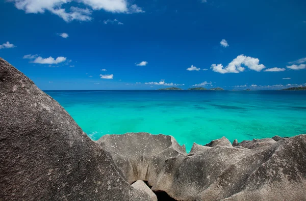 Prachtige Rotsachtige Kust Turquoise Oceaan Wateren Seychellen — Stockfoto