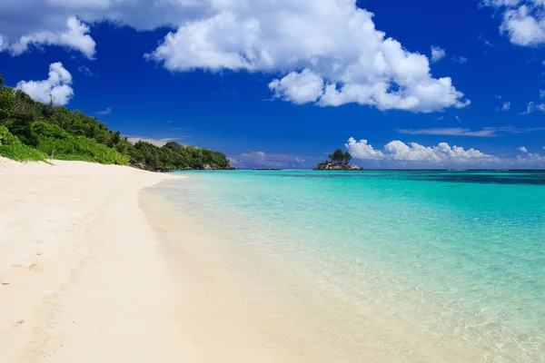 Spiaggia idilliaca alle Seychelles — Foto Stock