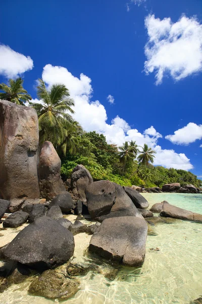 Bella Costa Rocciosa Acque Turchesi Dell Oceano Alle Seychelles — Foto Stock
