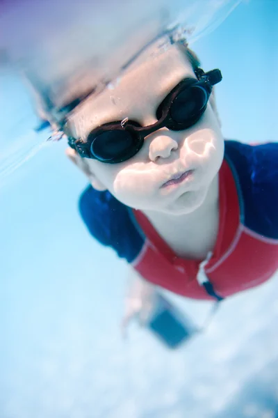 Πορτρέτο Του Χαριτωμένο Ετών Αγόρι Κολύμβηση Υποβρύχια — Φωτογραφία Αρχείου