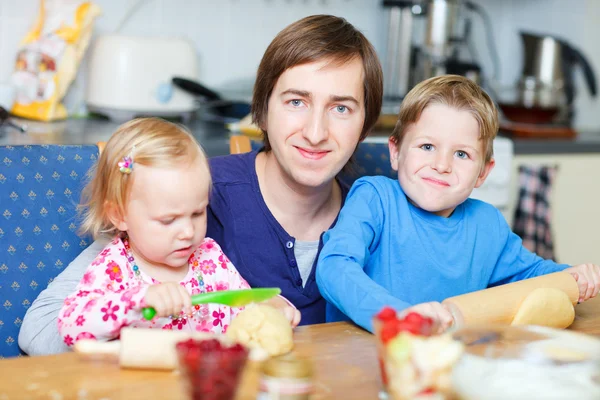 Father Two Kids Baking Pie Kitchen Together — Stock Photo, Image