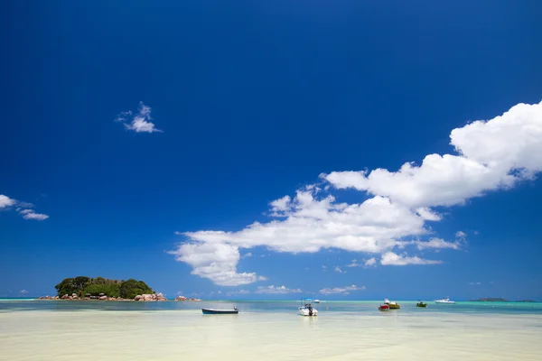 塞舌尔令人惊叹的热带海滩景观 — 图库照片