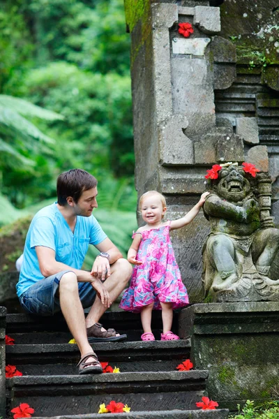 Gelukkige Vader Zijn Schattige Dochtertje Bali — Stockfoto