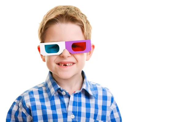 Mignon garçon portant des lunettes 3D — Photo
