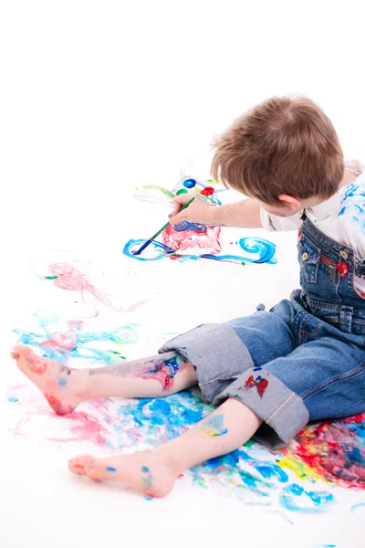Gammal Pojke Målning Med Finger Färger Vit Bakgrund Fokus — Stockfoto