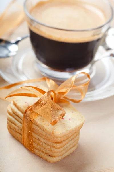 Stacked Cookies Decorated Bow Cup Fresh Coffee — Stock Photo, Image