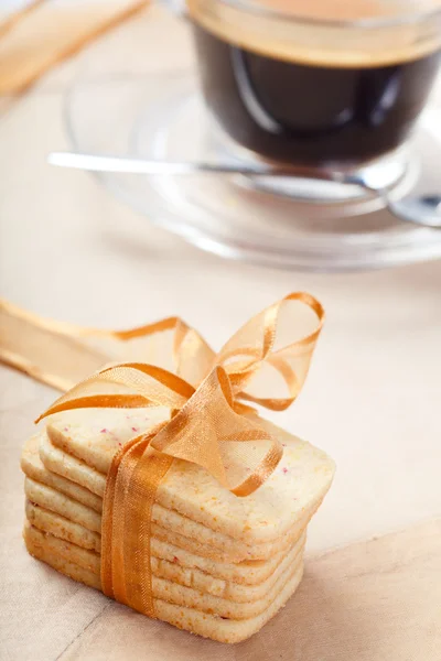 Stacked Cookies Decorated Bow Cup Fresh Coffee — Stock Photo, Image