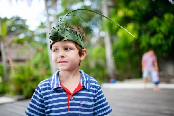 Pojke utomhus porträtt — Stockfoto