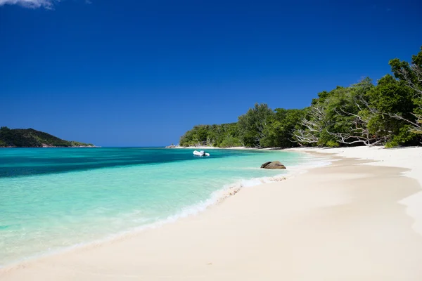 Stunning tropical beach at Seychelles — Stock Photo, Image