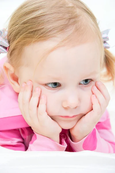 Sevimli küçük kız portre — Stok fotoğraf