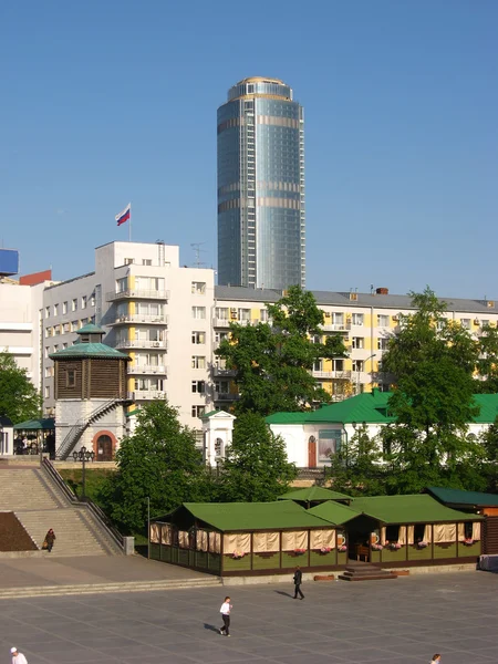Городской ландшафт в центральной части Екатеринбурга — стоковое фото