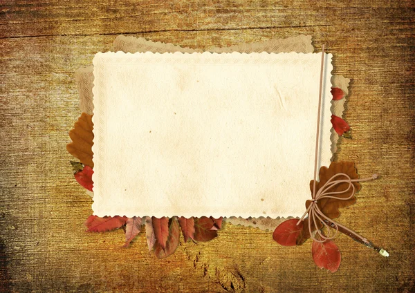 Вінтажна листівка на дерев'яному фоні — стокове фото