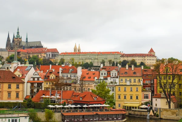 Sıcak renkler sokakta Prag — Stok fotoğraf