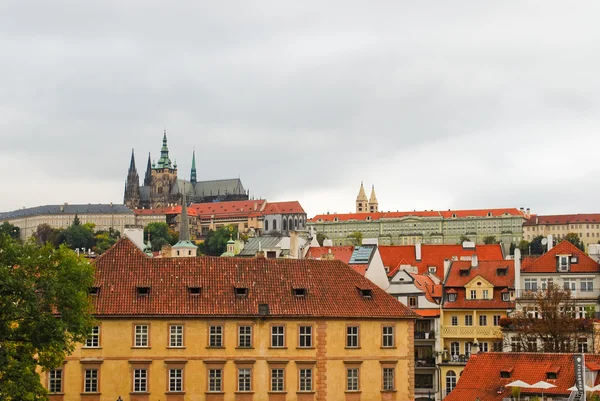 Старая архитектура Праги — стоковое фото