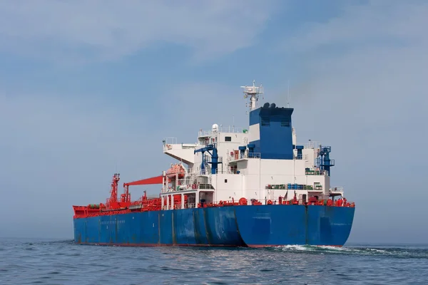 Tanker plující v moři — Stock fotografie