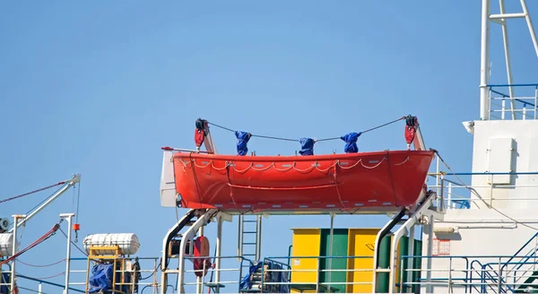 Reddingsboot op tanker — Stockfoto