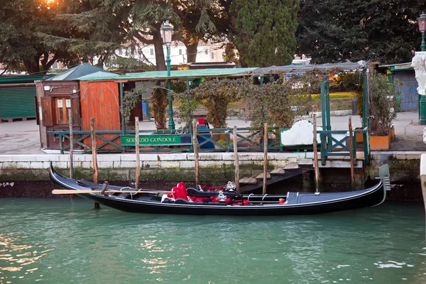 Gondola Servizio Gondole Stacji Wenecja Włochy — Zdjęcie stockowe