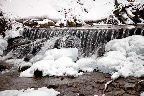 Winterwasserfall Wald — Stockfoto