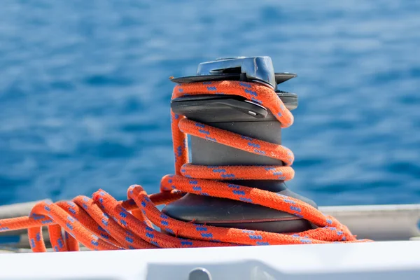 Winch with red rope on yacht — Stock Photo, Image