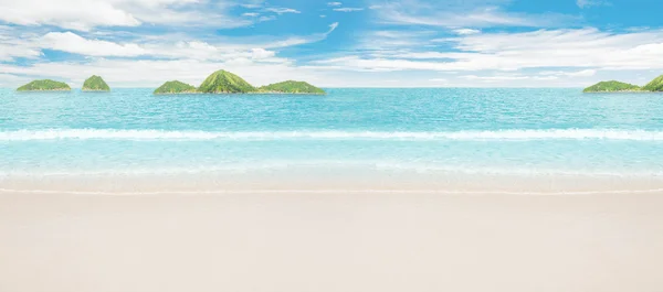 Tropiska öar i havet — Stockfoto