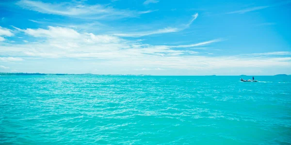 Blått hav och moln — Stockfoto