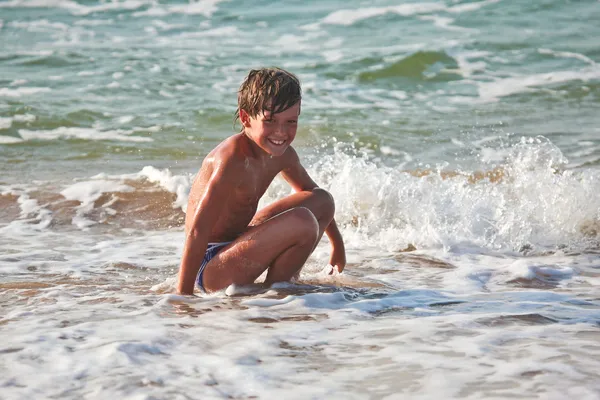 Seriál Běžící Chlapec Mořské Pláži — Stock fotografie